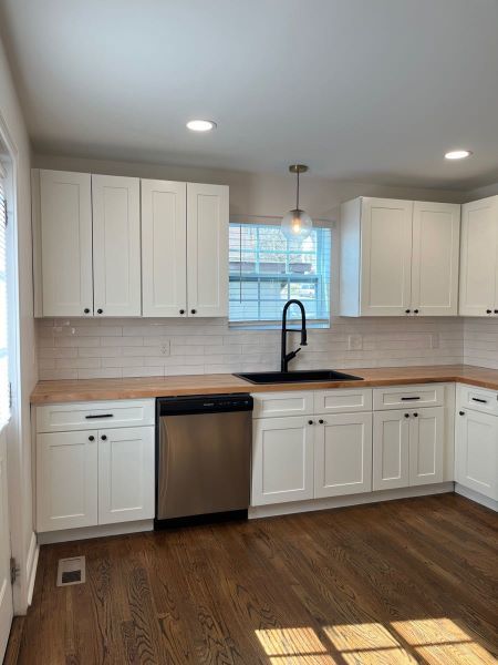 For Sale - Adorable Craftsman Cottage 2bd/2bath, Lincoln Park neighborhood property image