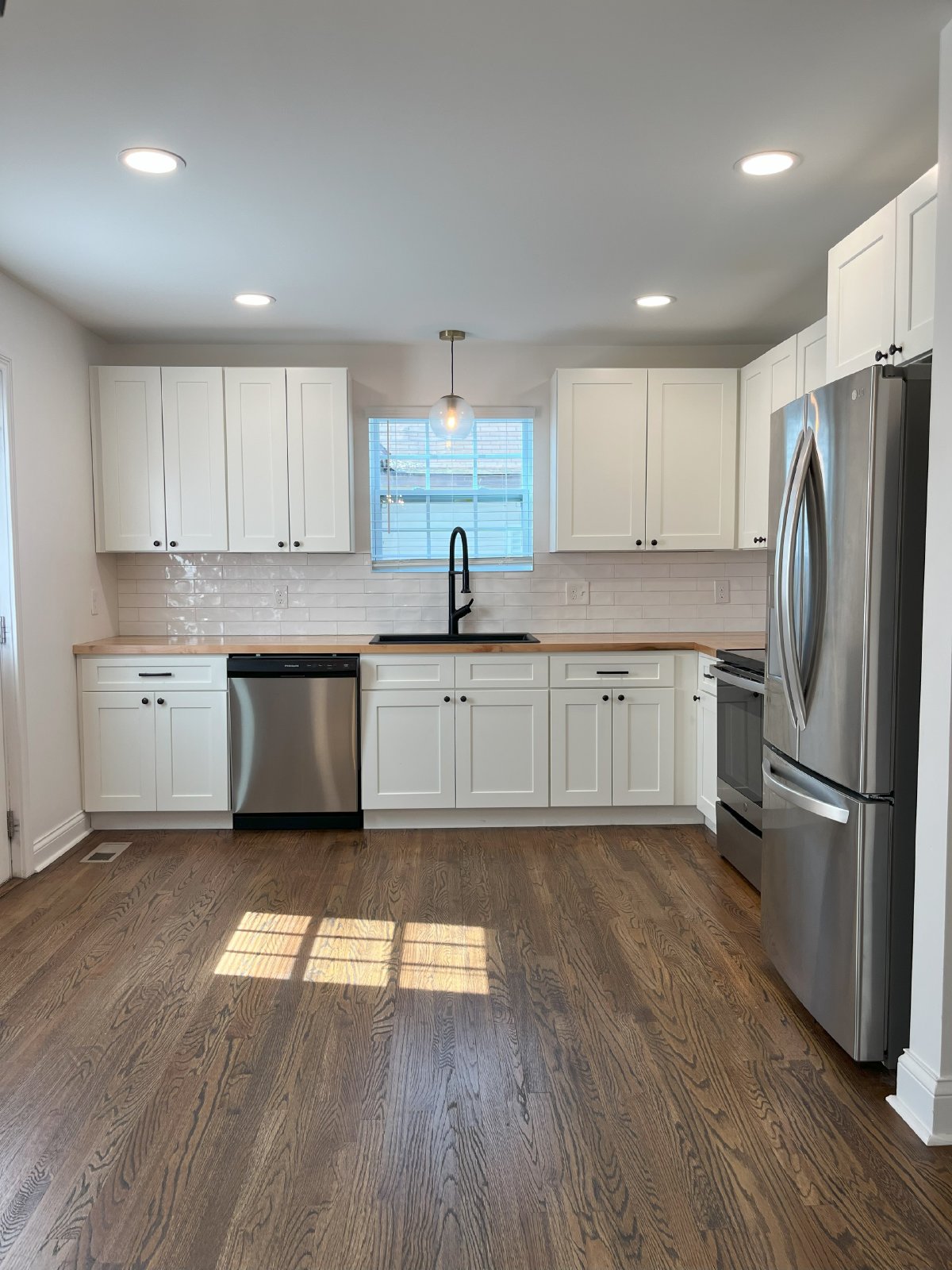 For Sale - Adorable Craftsman Cottage 2bd/2bath, Lincoln Park neighborhood property image