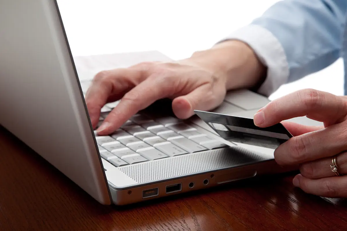 From Checks to Clicks: How Knoxville Landlords Can Master Modern Rent Collection